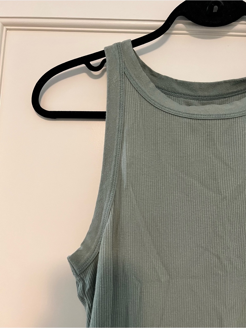 GAP Rib Tank - Picture 3 of 4